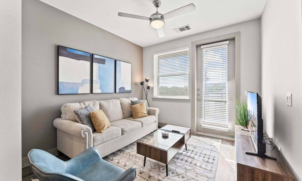 Montopolis Apartment | Trendy 1BR king suite close to DT w/fast WiFi