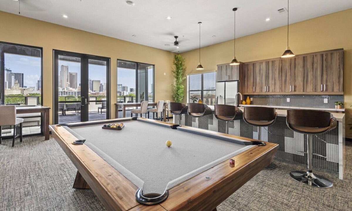 Cedars Apartment | Trendy 1BR w/10ft Ceilings+FREE Parking+ Pets OK