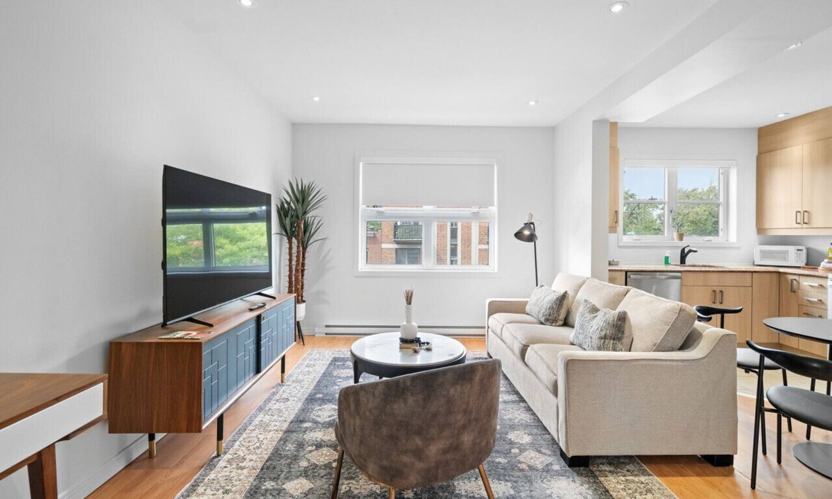 Little Italy Apartment | Trendy 2-Bedroom Haven by Jean Talon Market