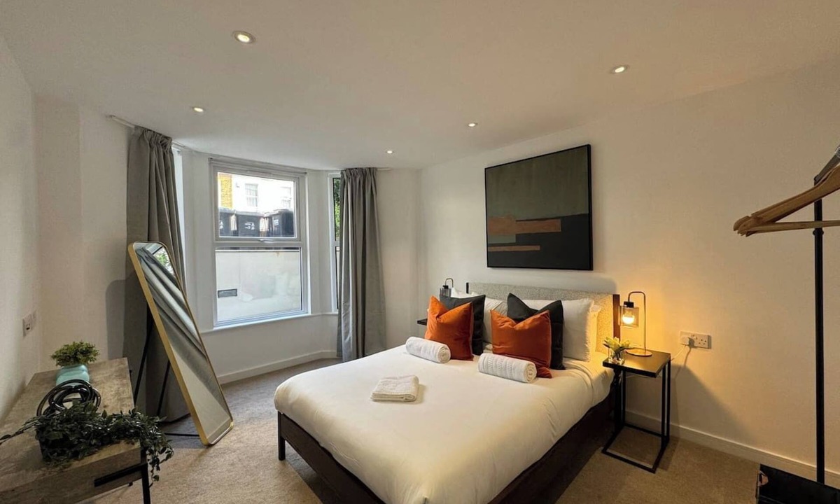 London Borough of Croydon Apartment | Trendy 2BR 2BA Flat in Crystal Palace