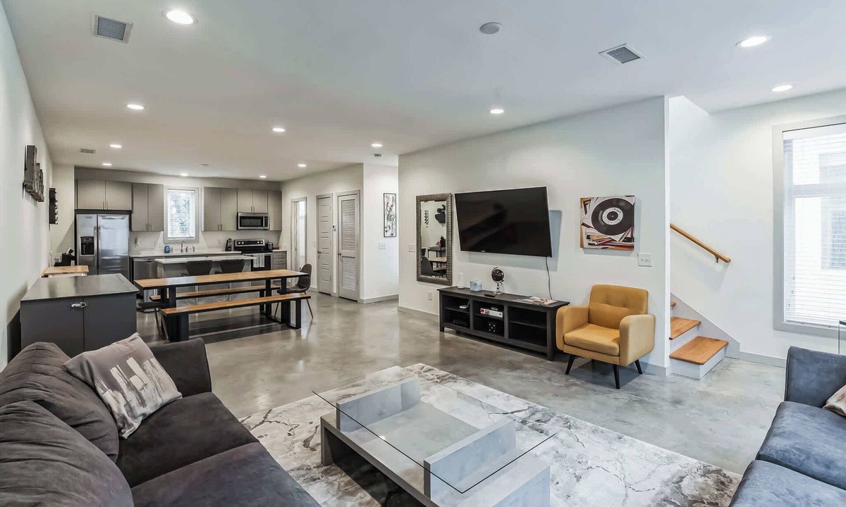 Maxwell Condo | Trendy 3 BDR for 8, Heart of Nash! Near 5 Points