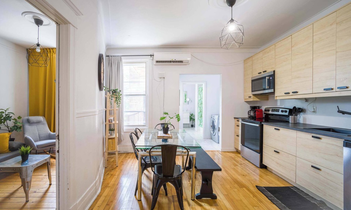 Sainte-Marie Apartment | Trendy 4 BR Home Ideal for Student Groups