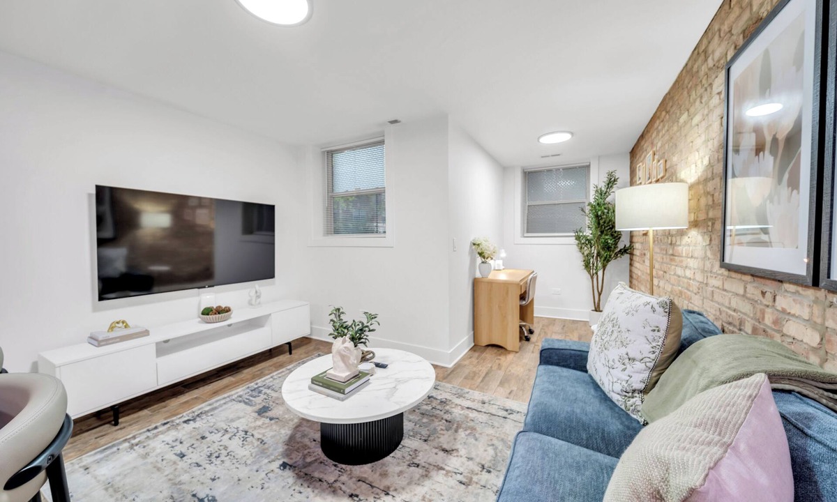 Hyde Park Apartment | Trendy and Comfortable Stay in Hyde Park
