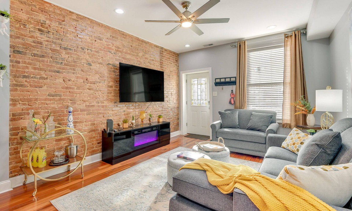 Highlandtown House | Trendy Baltimore Townhome: 2 Mi to Downtown!