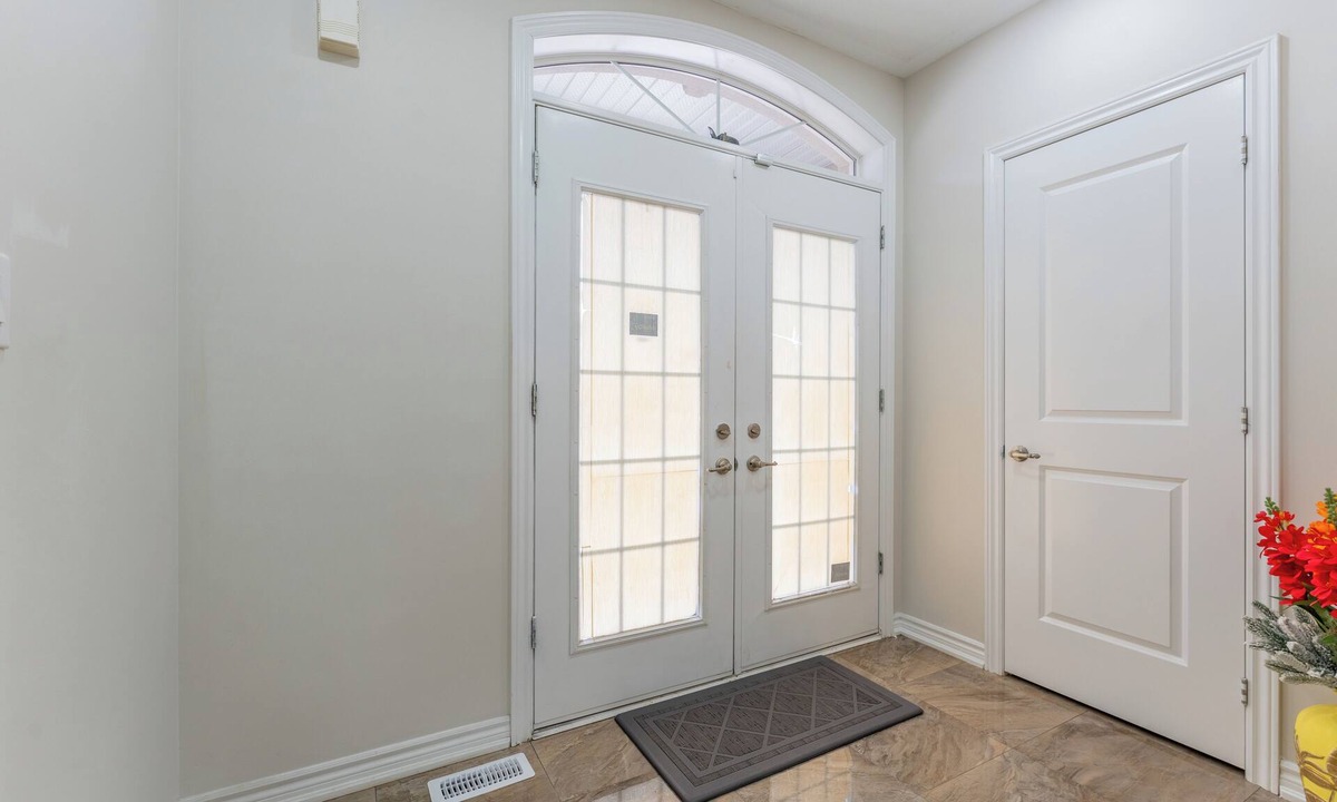 Mount Pleasant House | Trendy & Cozy ~ 5BR, 4.5WR Detached Spacious House