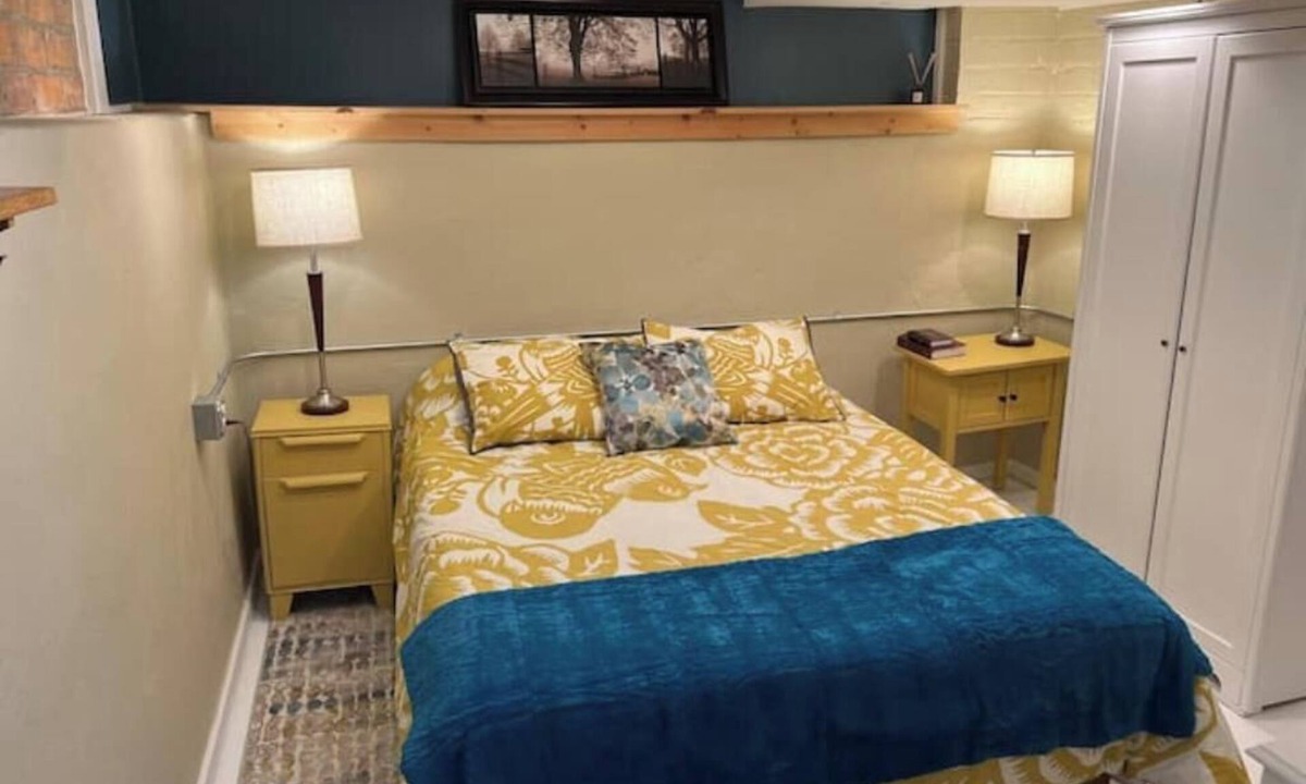 Willmar Apartment | Trendy Craftsman’s Studio! Firepit- laundry