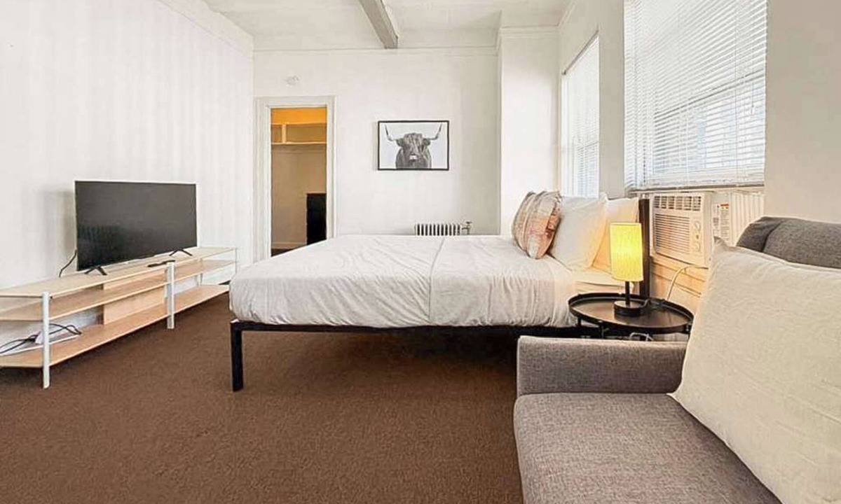 Gold Coast Apartment | Trendy Gold Coast Studio Close to Downtown