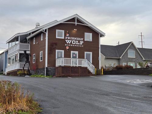 Fredericton Apartment | Trendy In-Town Studio - Fast WiFi & Work Desk