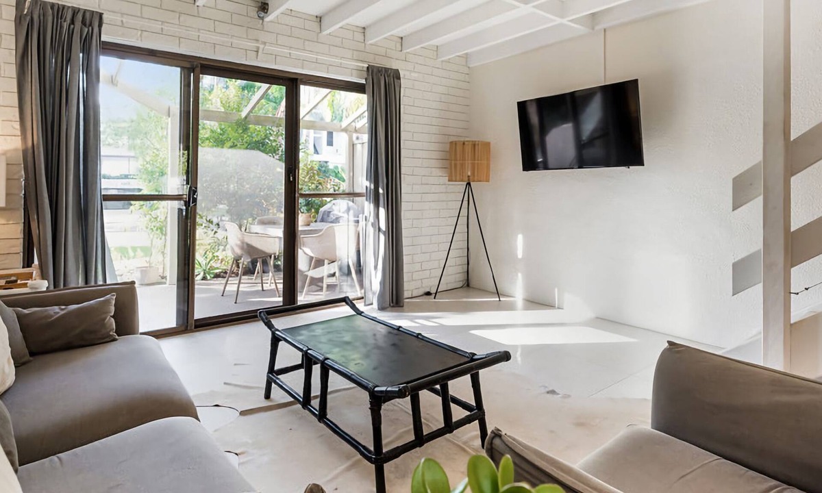 Noosaville Villa | Trendy riverside apartment