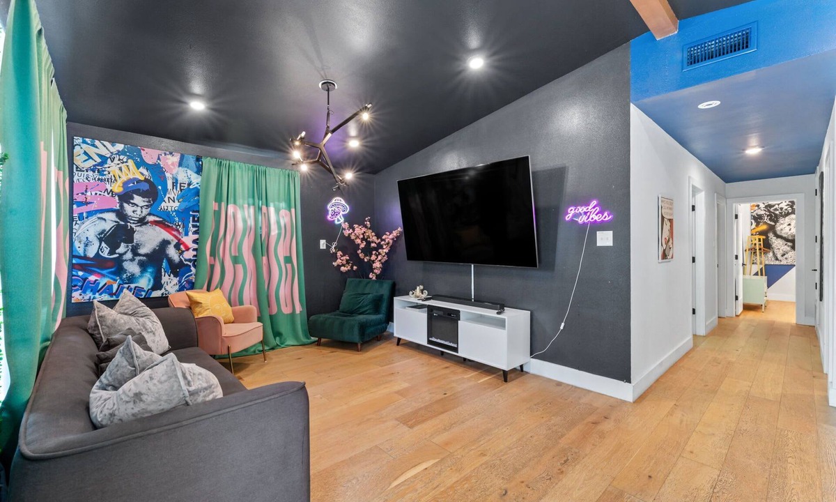 MLK House | Trendy Stay for 12 w/Hot Tub, Mins to DT + 6th St!