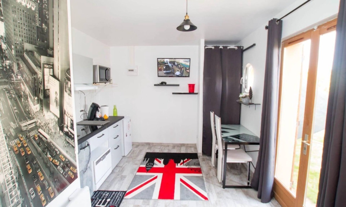 Pannes Apartment | Trendy studio London jacuzzi/outdoor pool