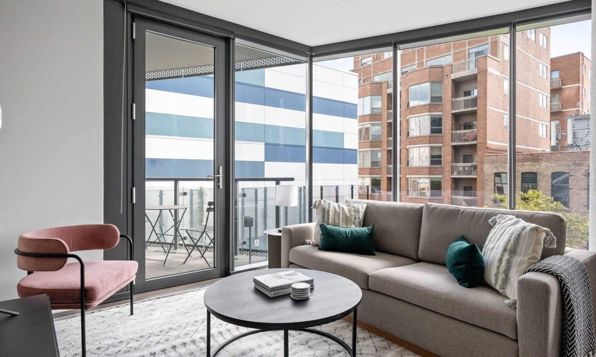 West Loop Apartment | Trendy West Loop 2BR w/W/D, Gym & Lounge, nr L, by Blueground