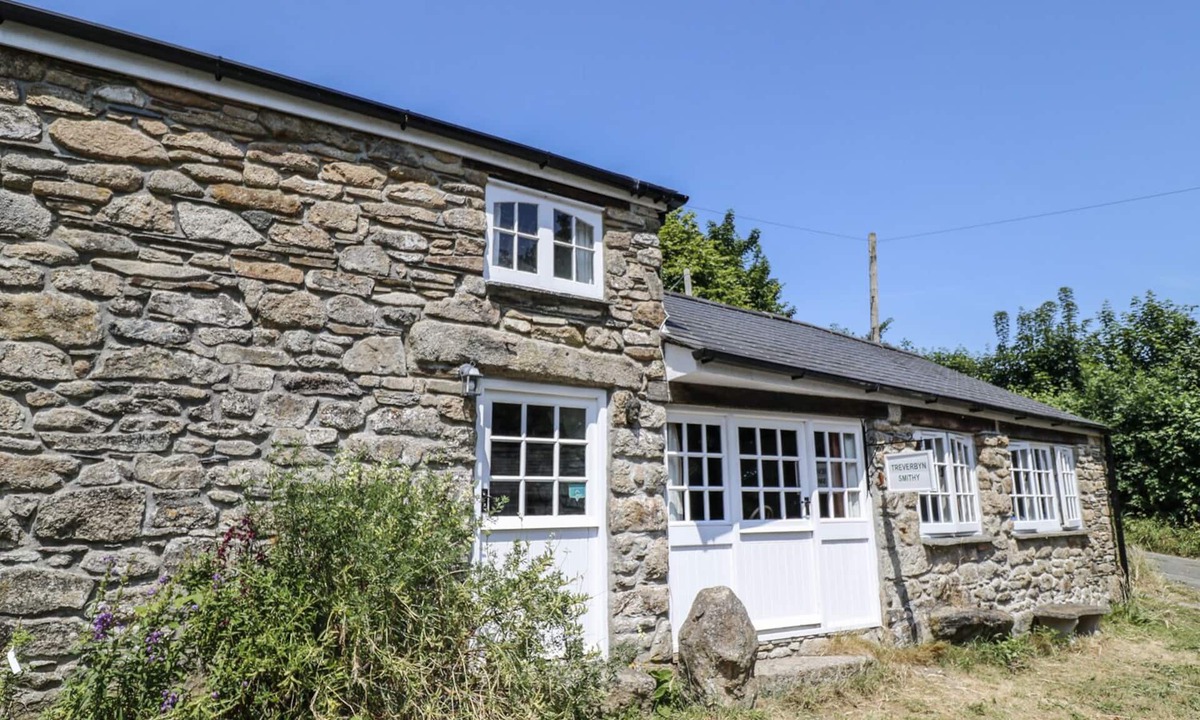 St. Neot Cottage | TREVERBYN SMITHY, pet friendly, character holiday cottage in St Neot