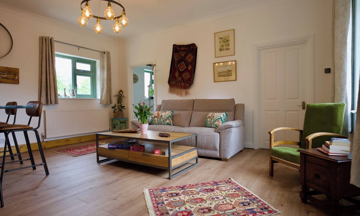 Berkhamsted Cottage | Tring Grange Cottage - Sleeps 2 - Onsite Parking