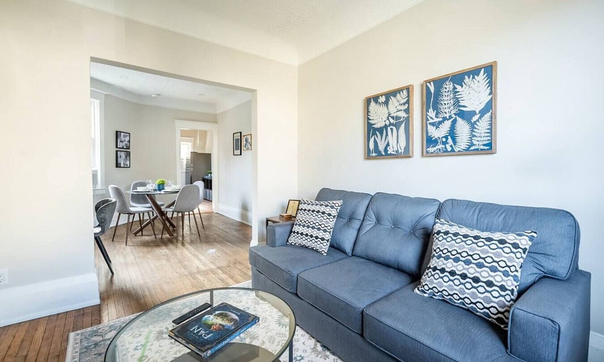 Trinity - Bellwoods House | Trinity Bellwoods 1BR Walk to Cafés Sleeps 4