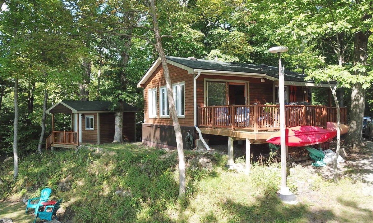 Jones Falls House | Trinity Cottage | Waterfront Escape on Whitefish Lake