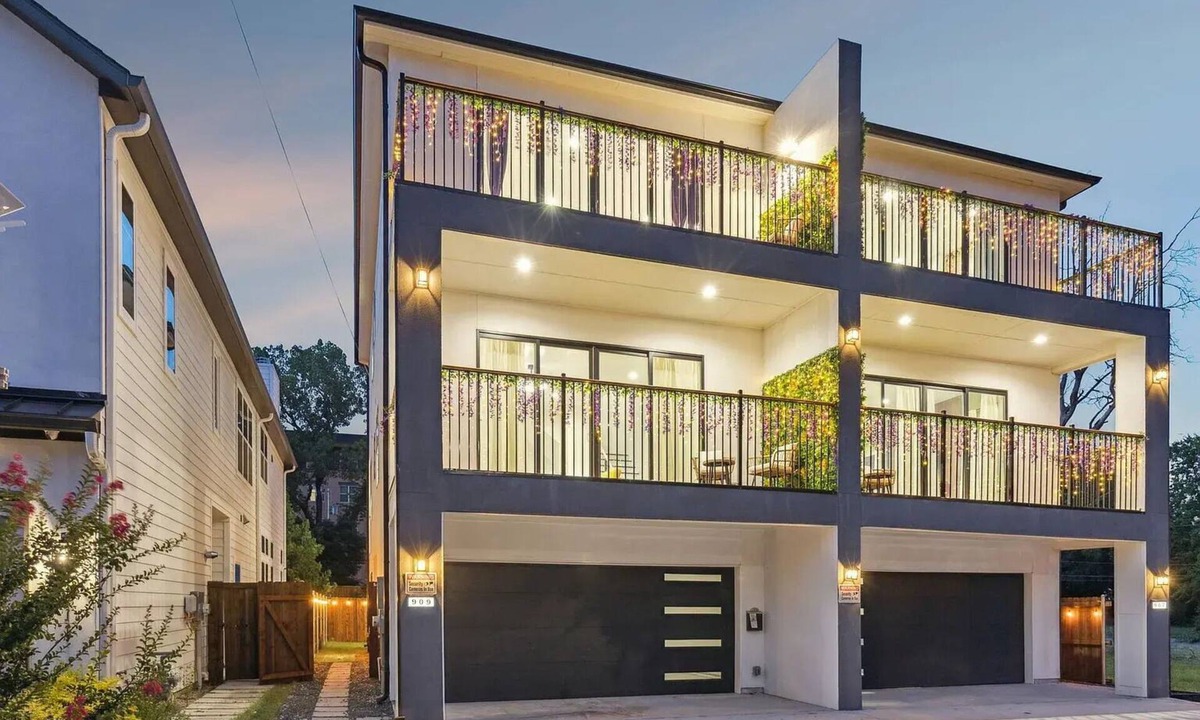 West Dallas House | Trinity Groves 4BR Home 3-Story Dallas Retreat