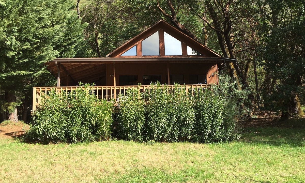 Salyer House | Trinity River Cabin, Willow Creek