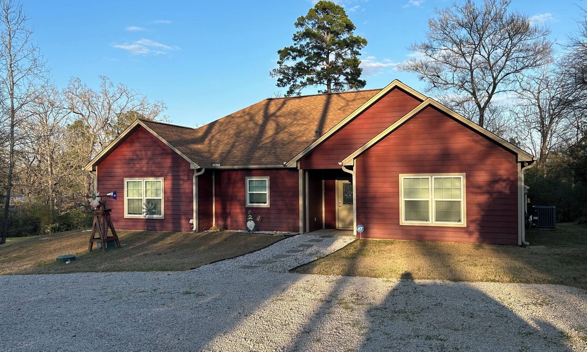 Oakhurst House | Trinity River Front home with gorgeous views! Pet Friendly