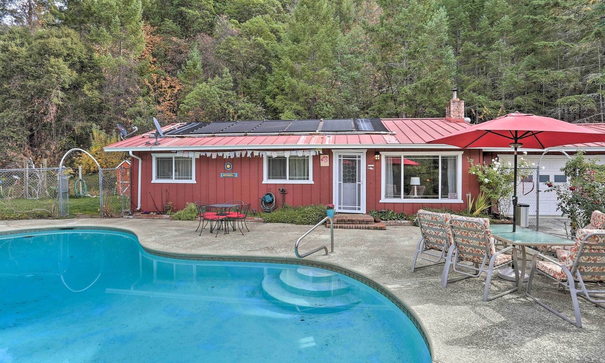 Willow Creek House | ‘Trinity River Rose’ w/ Saltwater Pool & Fire Pit!