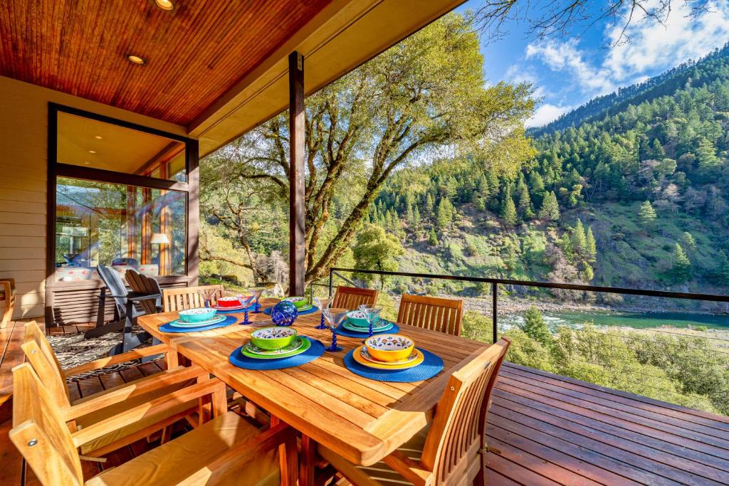 Burnt Ranch House | Trinity River Vista