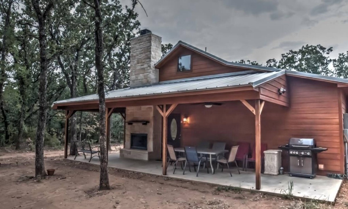 Hillsboro Cabin | Trinity Trails: Cedar Springs Cabin on 6 private acres on Lake Aquilla
