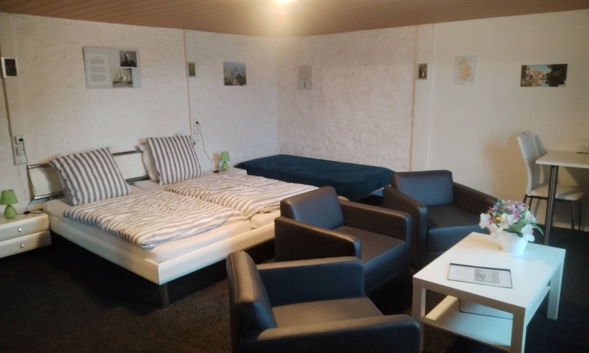 Anjeux Bed & Breakfast | Triple room-Basic-Ensuite-Jura