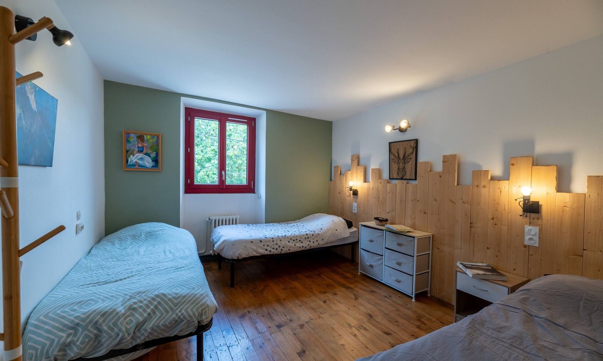Vassieux-en-Vercors Apartment | Triple Room with Half Board, Shared Bathroom