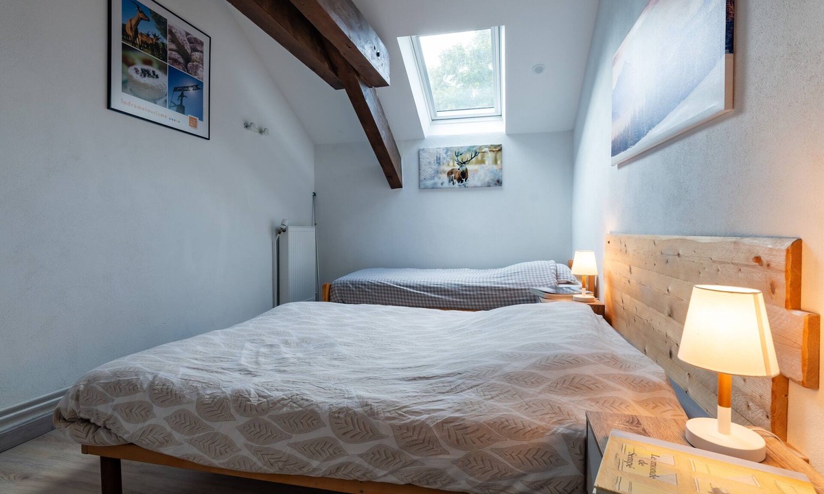 Vassieux-en-Vercors Apartment | Triple Room with Half Board, Shared Bathroom