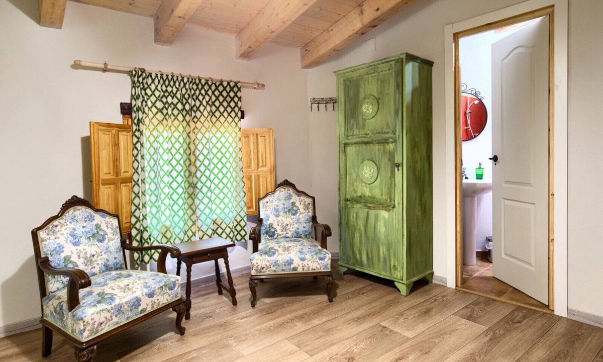 Ejulve House | Triple room-Private Bathroom-Mountain view-Verde