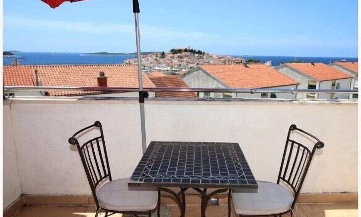 Primosten Apartment | Triple room with bathroom and sea view