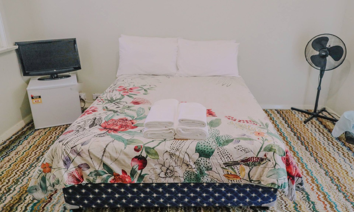 Capertee Hotel | Triple Room With Shared Bathroom