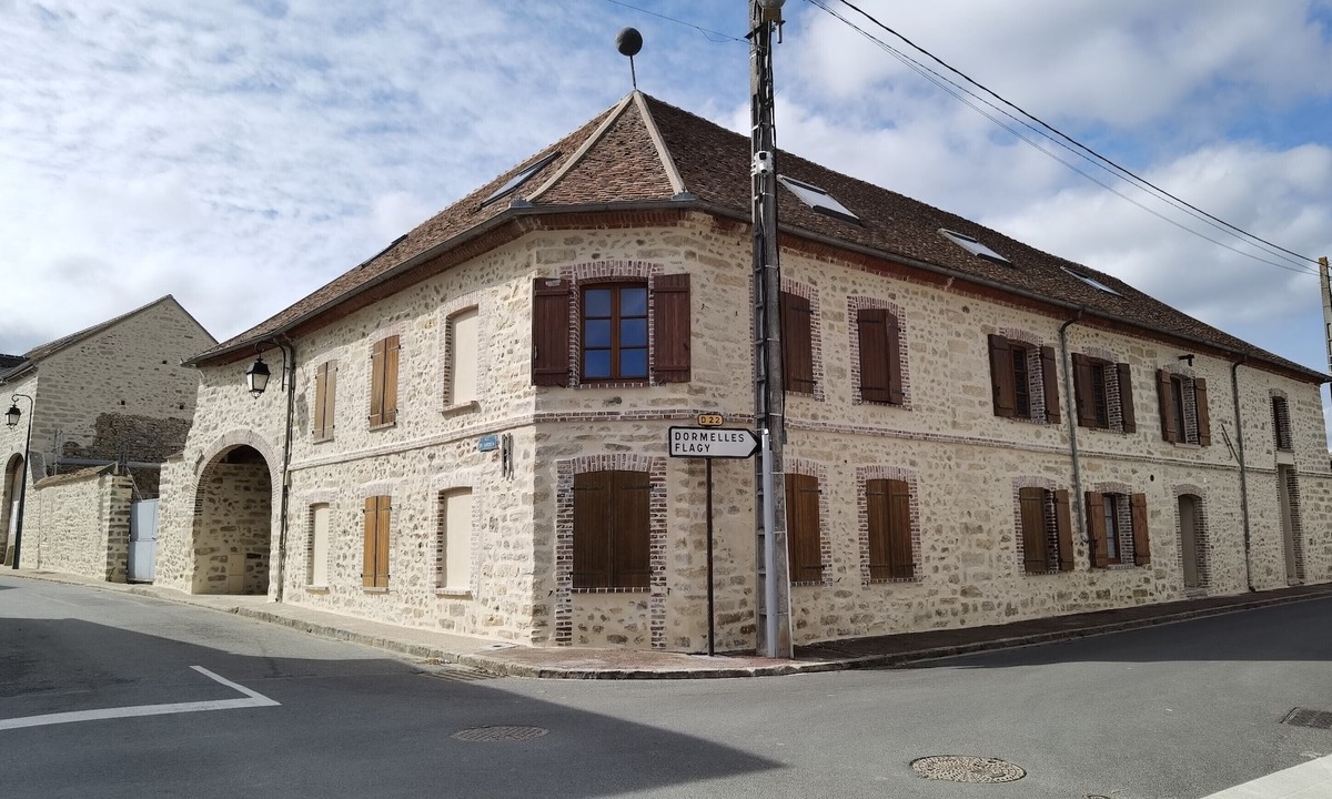 Thoury-Ferottes House | Triplex à La Boule D'or