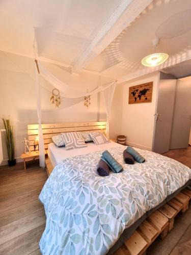 Sedan Apartment | Triplex bohème près du Château à Sedan, idéal 2 couples, ONLY ADULTS