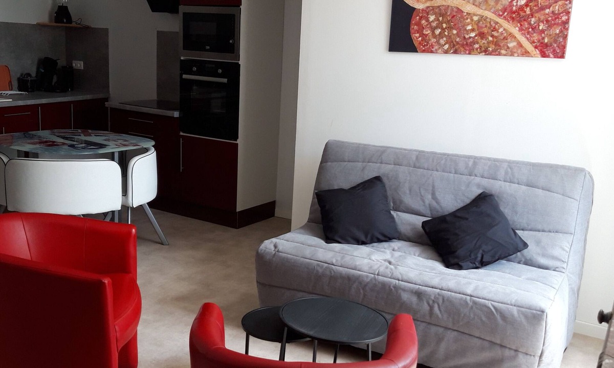 Saint-Quentin-les-Beaurepaire Apartment | Triplex, central location, sleeps up to 6, ideal for families or holidaymakers