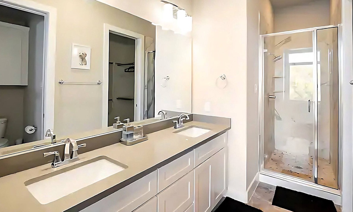 Farmers Branch House | Triplex Contemporary Townhome | Private Balcony
