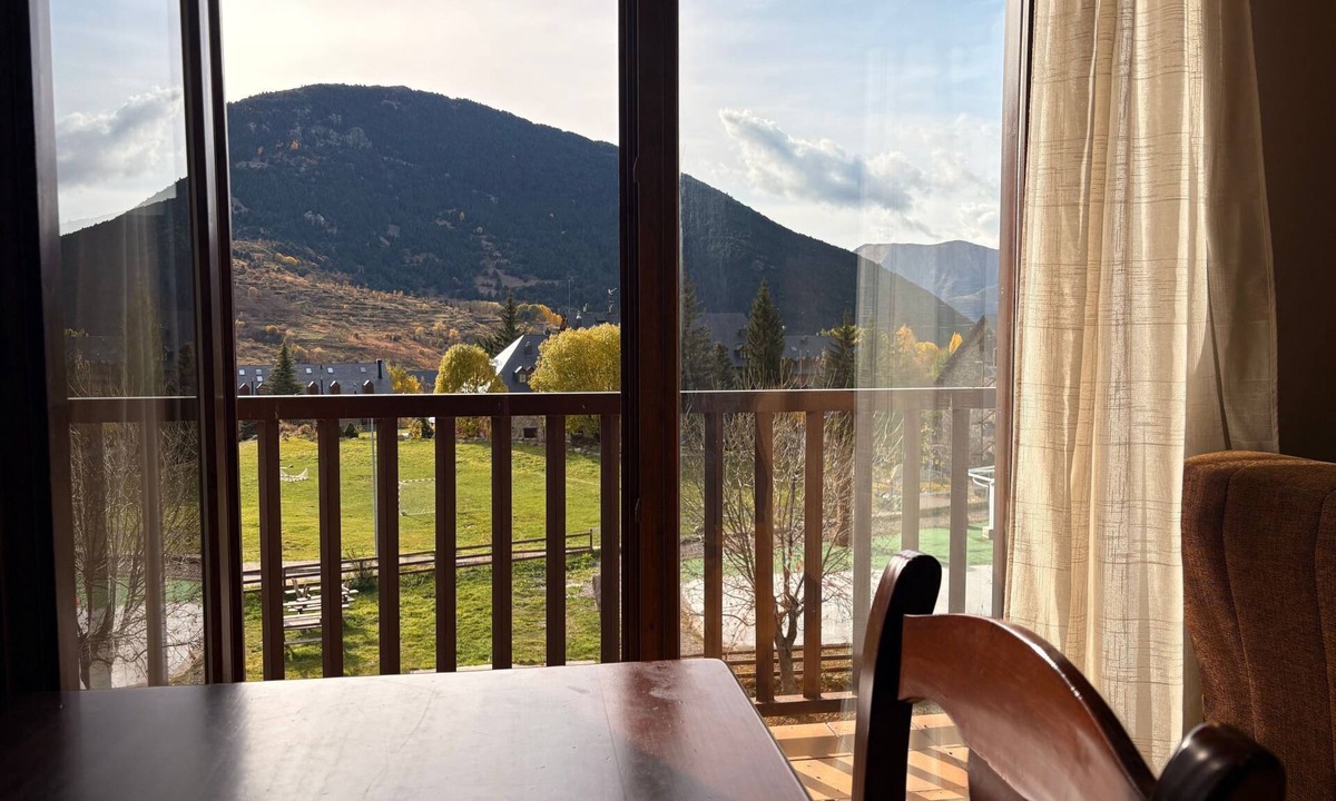 Pla de l'Ermita Apartment | Triplex mit Kamin und Balkon Erta 4 Vall de Boí by Interhome