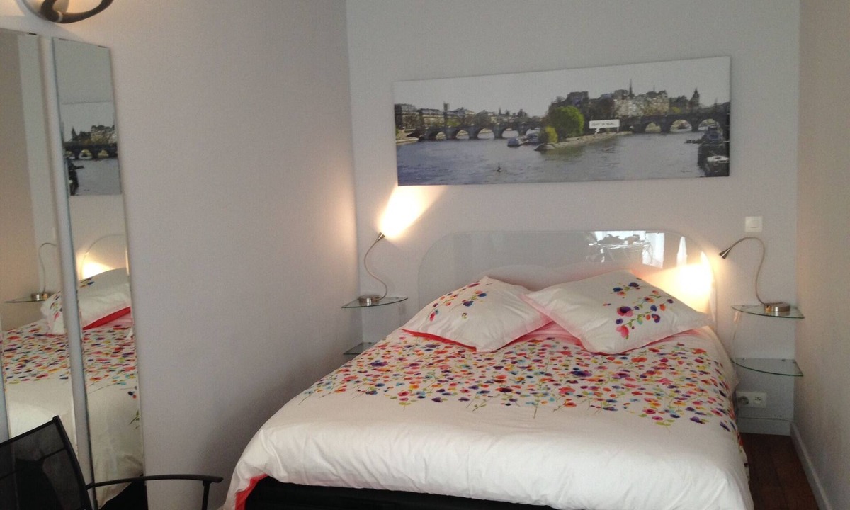 Passy Apartment | Trocadero near Tour-Eiffel in attractive, secure residence.