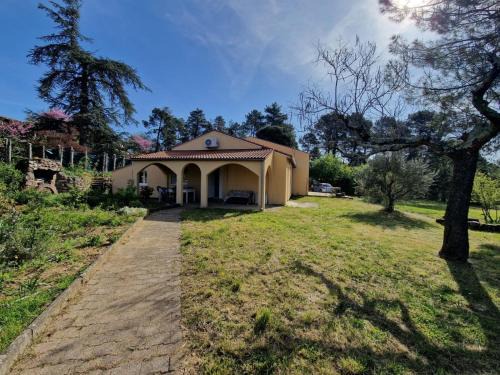 Ucel House | trois arcades