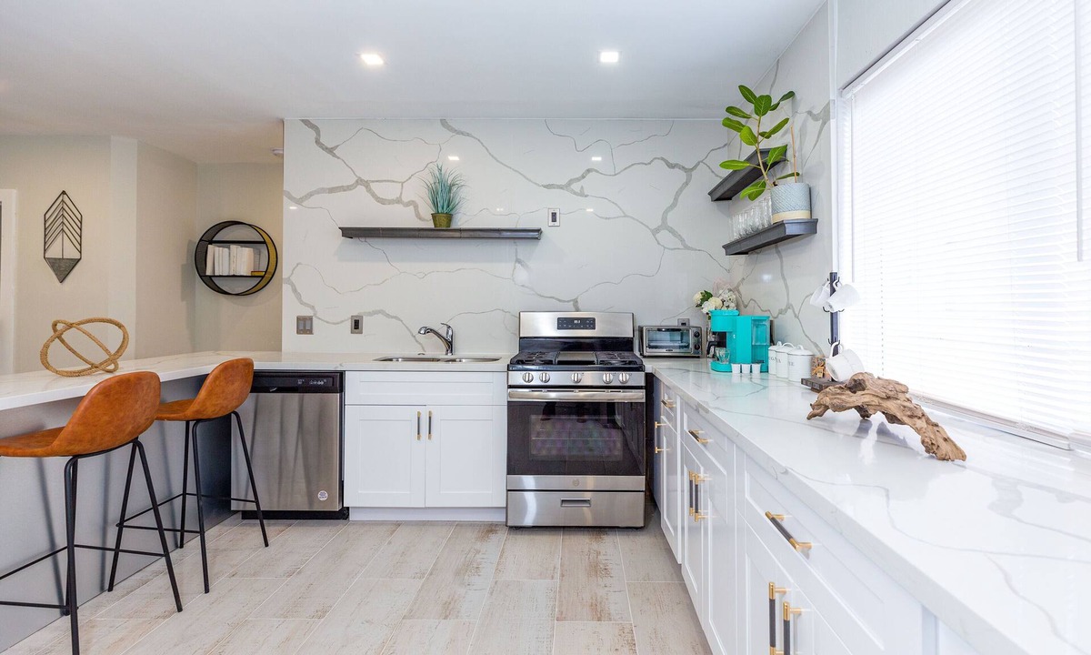 Surfside Apartment | Tropi-Cool 2 Bedroom Apt