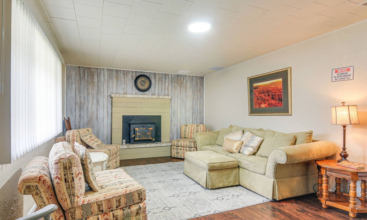 Tropic Cottage | Tropic Getaway Near Bryce Canyon National Park!