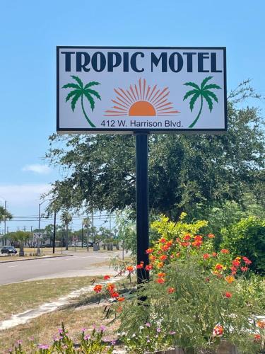Aransas Pass Hotel | Tropic Motel