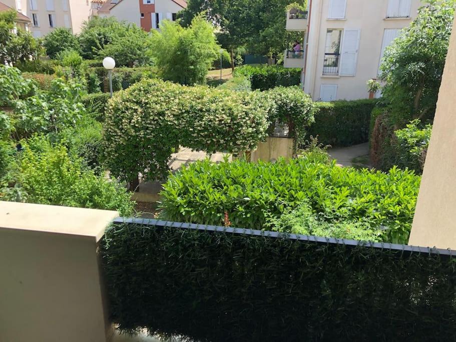 Les Epinettes Apartment | Tropical Appart a Evry