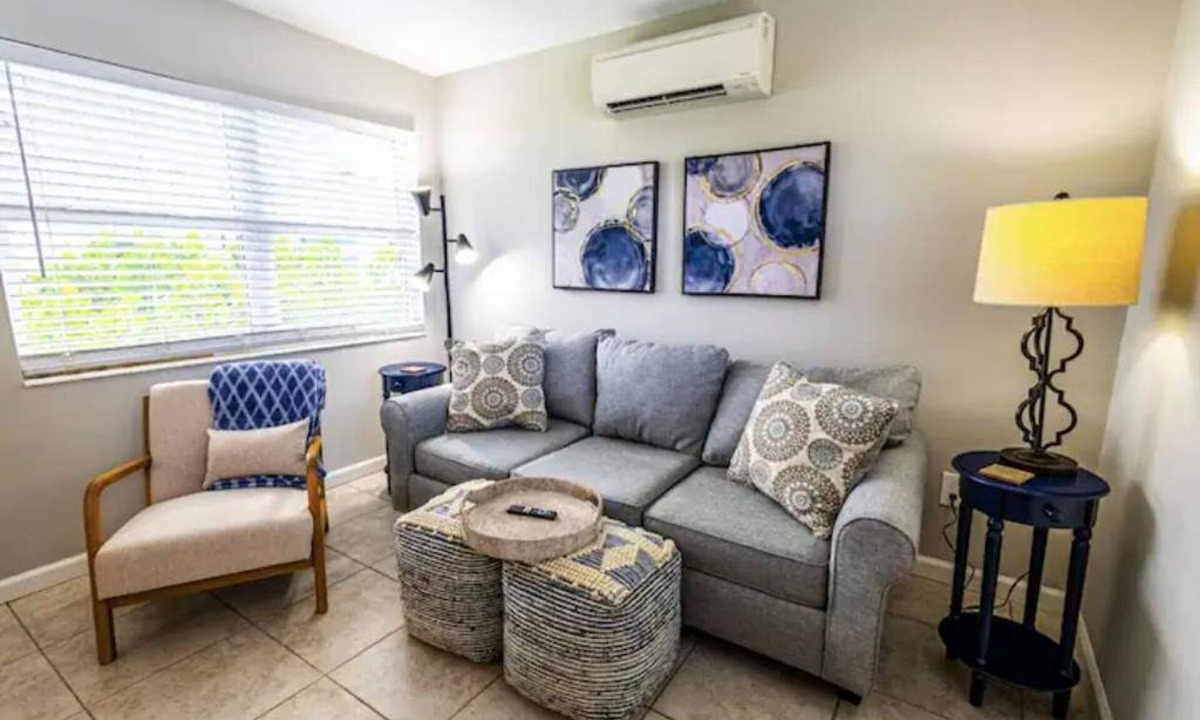 East Central Boulevard Apartment | Tropical Breezes - Walk to the Beach