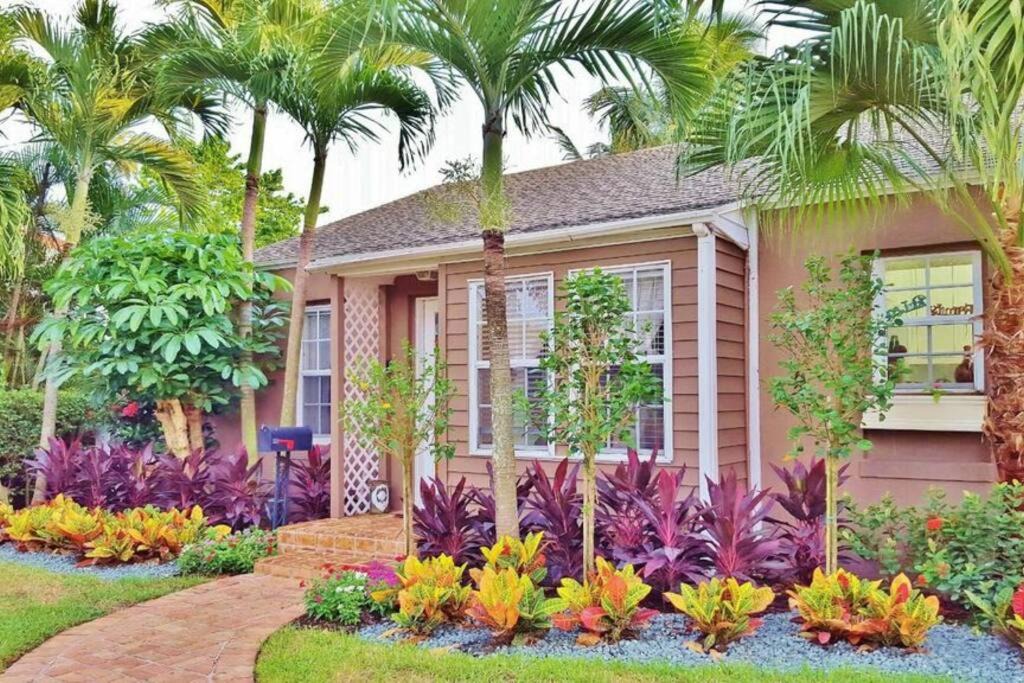 West Palm Beach House | Tropical Bungalow with Pool