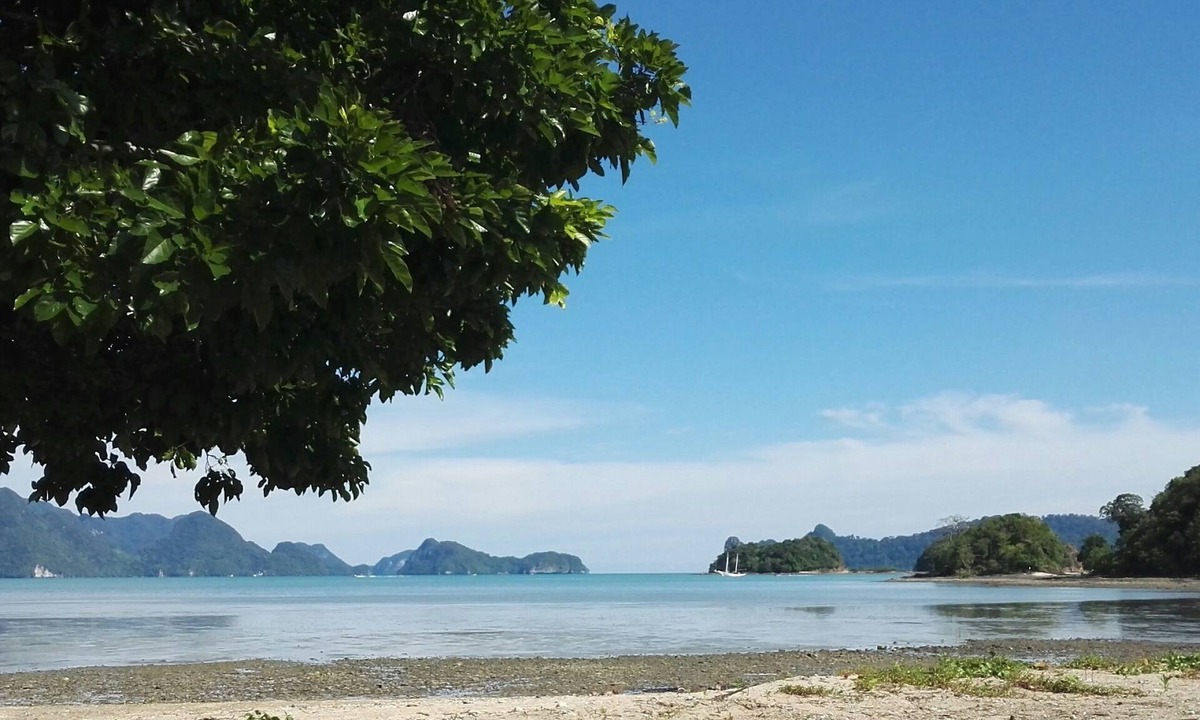 Pantai Tengah RV Rental | Tropical Eco Camping