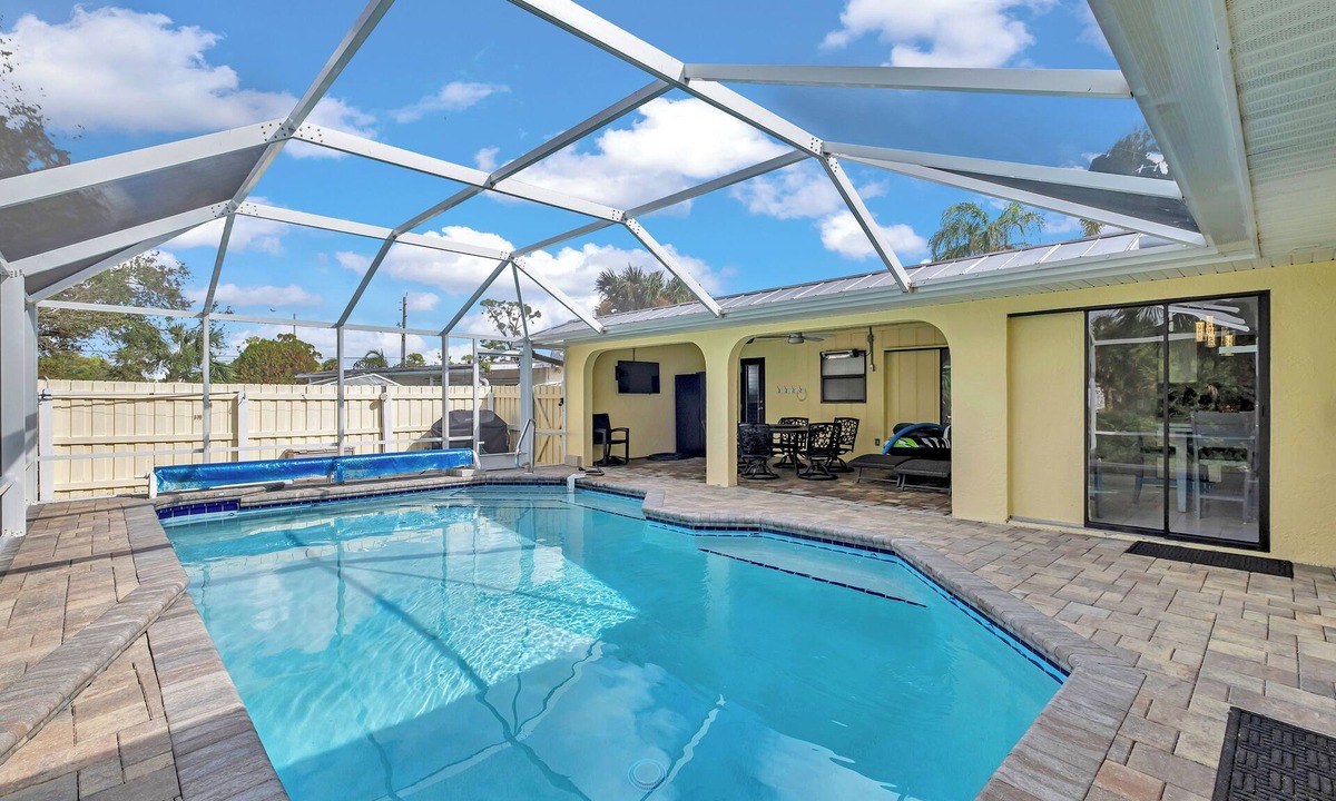 Port Charlotte House | TROPICAL FAMILY OASIS ON CANAL-PET FRIENDLY