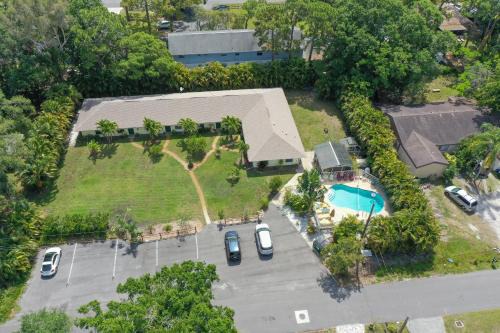 Ridge Wood Heights House | Tropical Fruit Garden