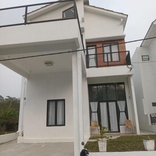 Sibolangit Villa | Tropical garden regency N2