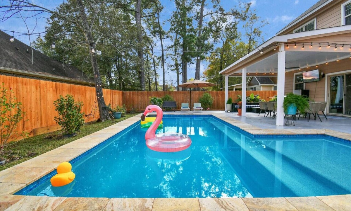 Conroe House | Tropical Getaway - Pool and Game Room - The Woodlands & Conroe